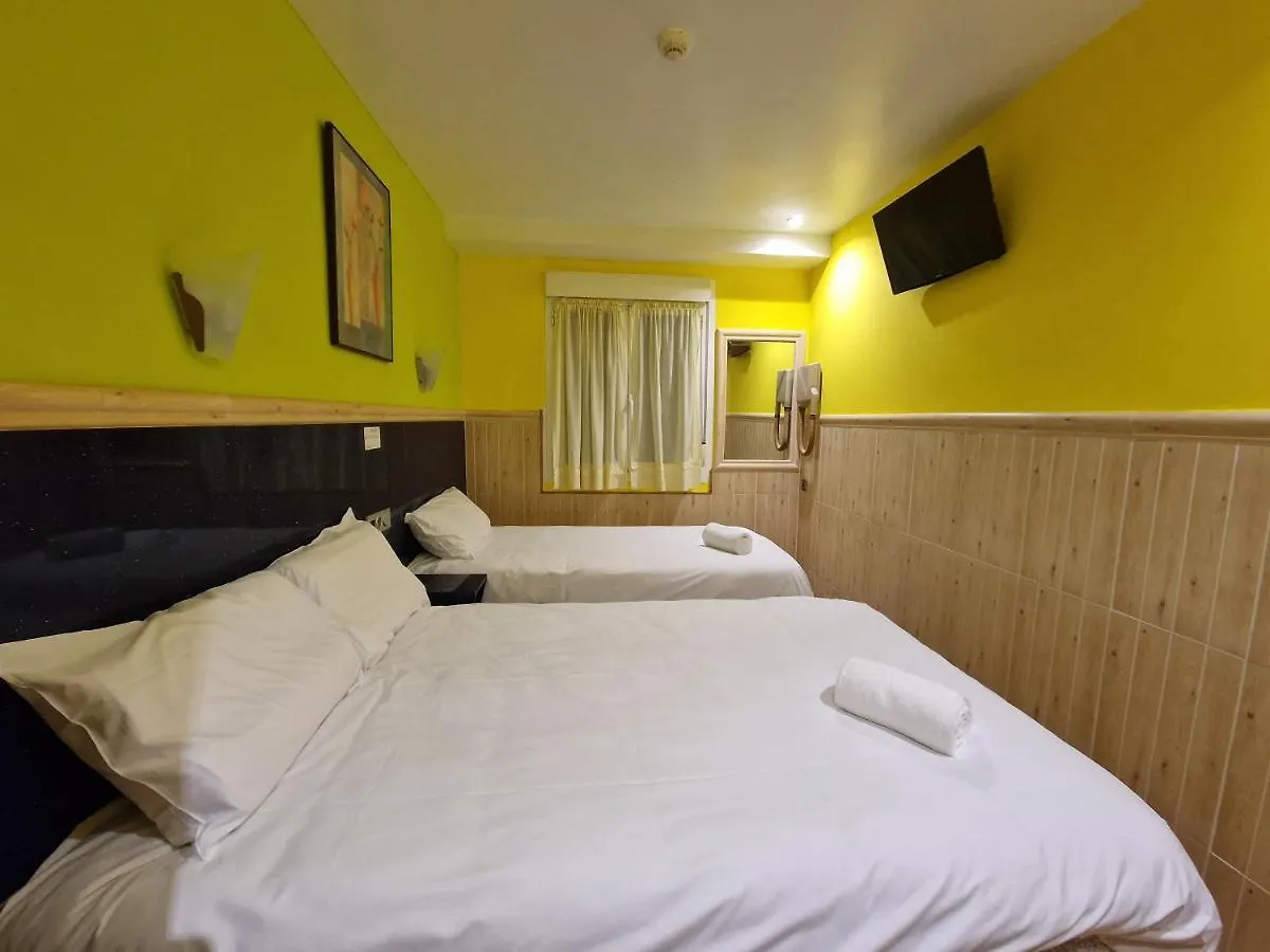 Pension Izar Bat Guesthouse San Sebastian 0*,  Spanje